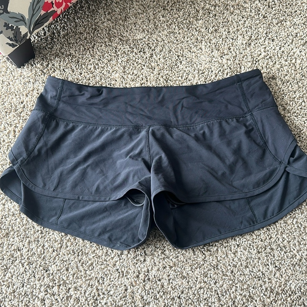 Woman’s Lululemon 2.5 inch shorts size 10